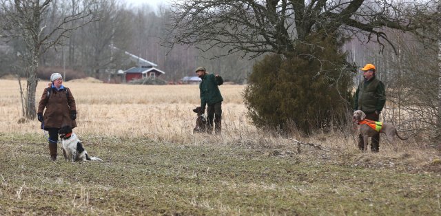 Väntar